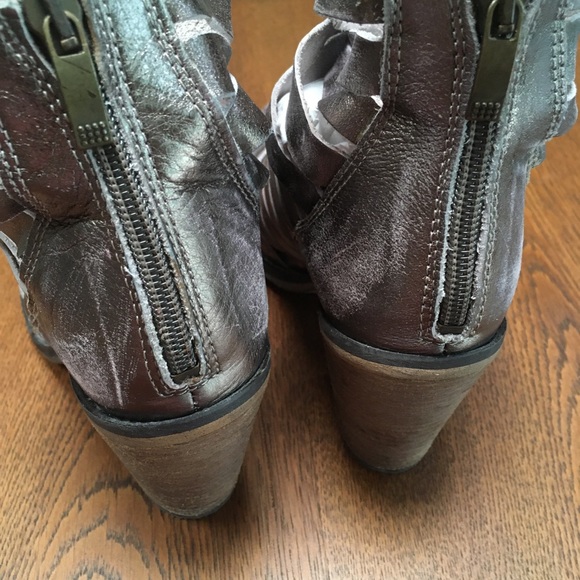 FREE PEOPLE leather ankle boot Euro 37 US 7. In a bronze brushed wornlook design - Picture 8 of 9